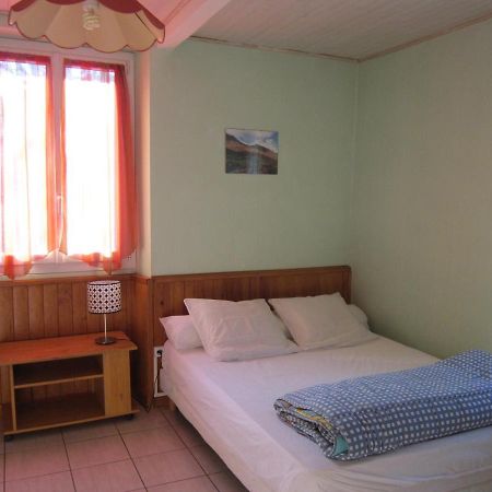 Appartement Rdc Maison De Village Savignac-les-Ormeaux Екстериор снимка