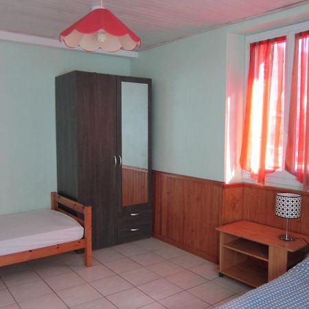 Appartement Rdc Maison De Village Savignac-les-Ormeaux Екстериор снимка