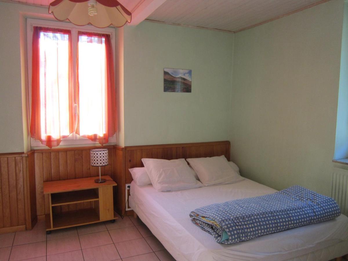 Appartement Rdc Maison De Village Savignac-les-Ormeaux Екстериор снимка