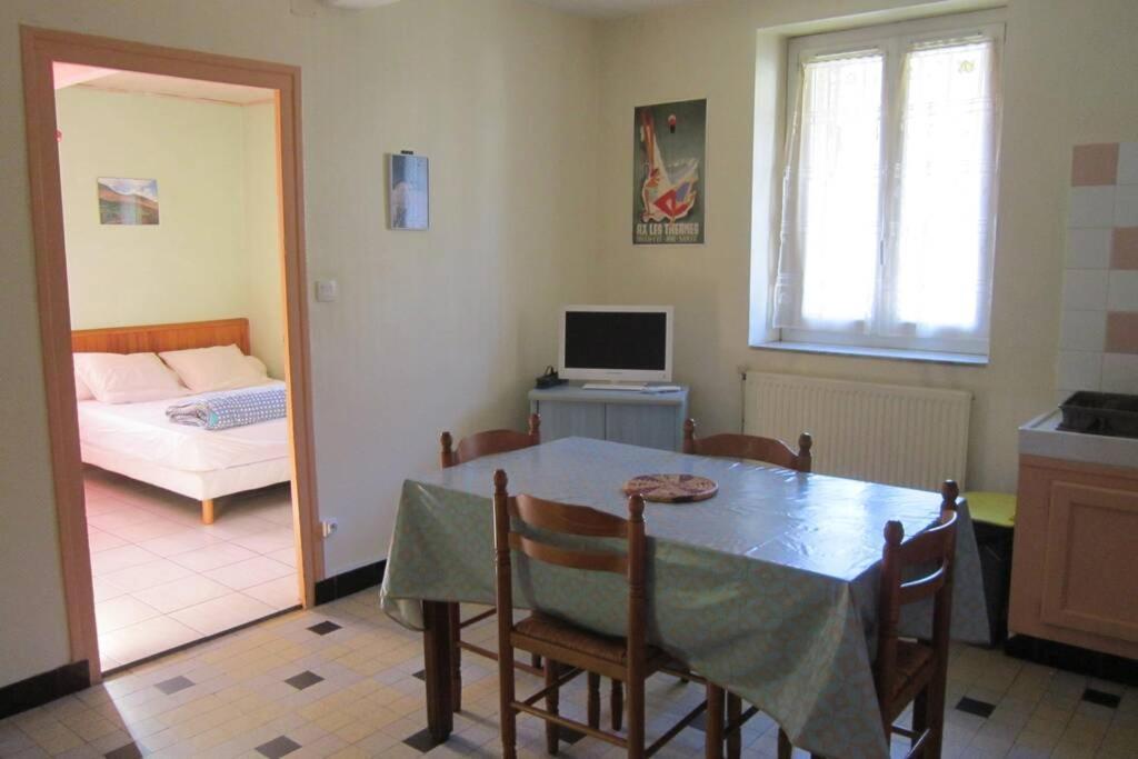 Appartement Rdc Maison De Village Savignac-les-Ormeaux Екстериор снимка