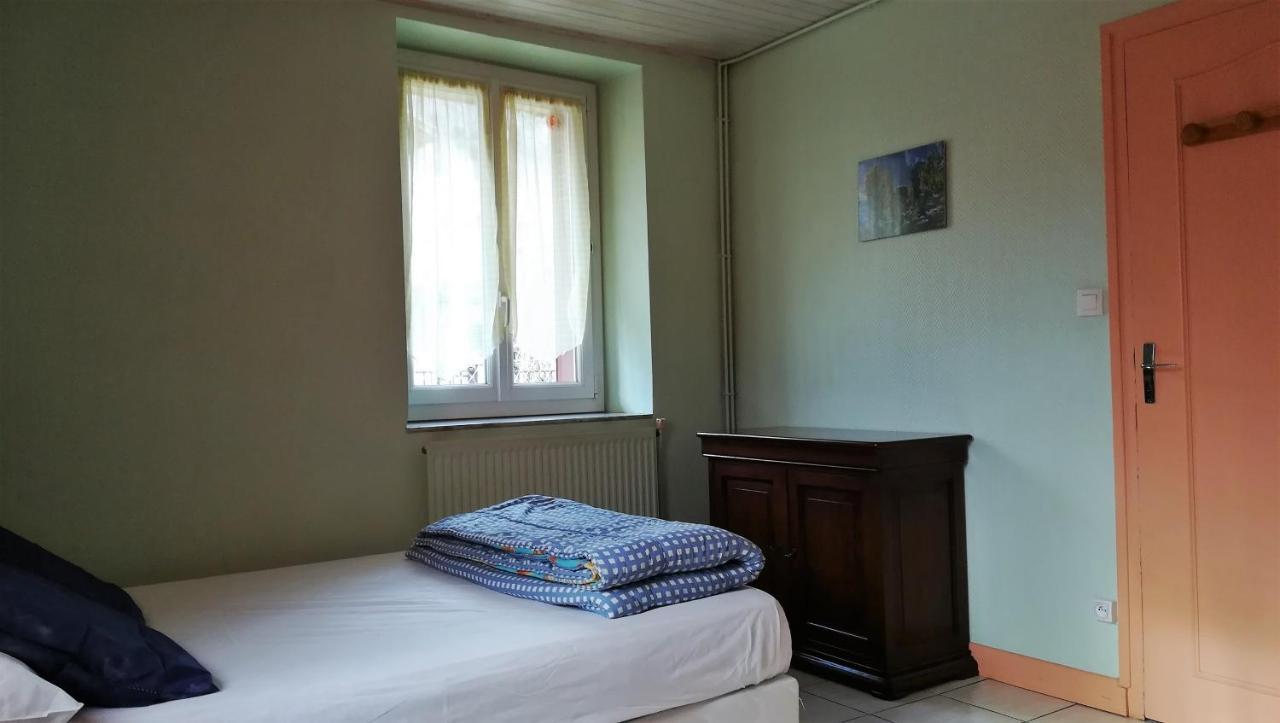 Appartement Rdc Maison De Village Savignac-les-Ormeaux Екстериор снимка